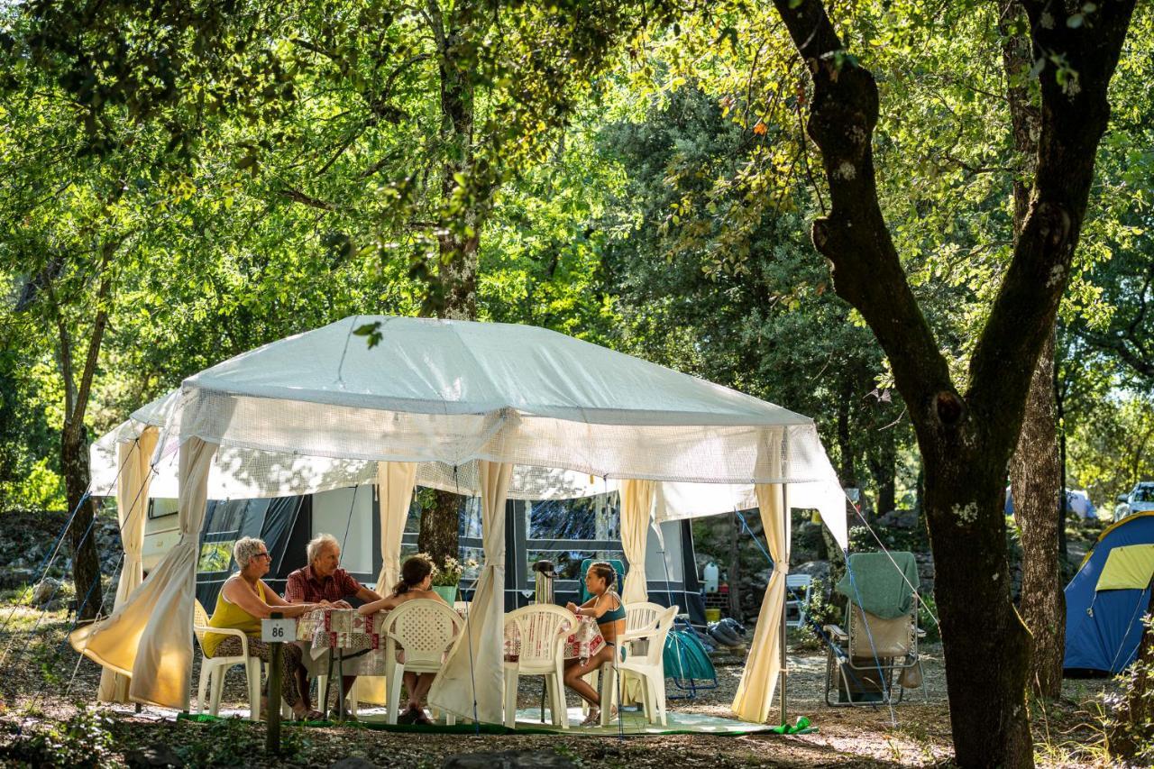 Charmant Camping Familiale 3 Etoiles Vue 360 Plage Piscine A Debordement Empl Xxl Labeaume Exterior photo