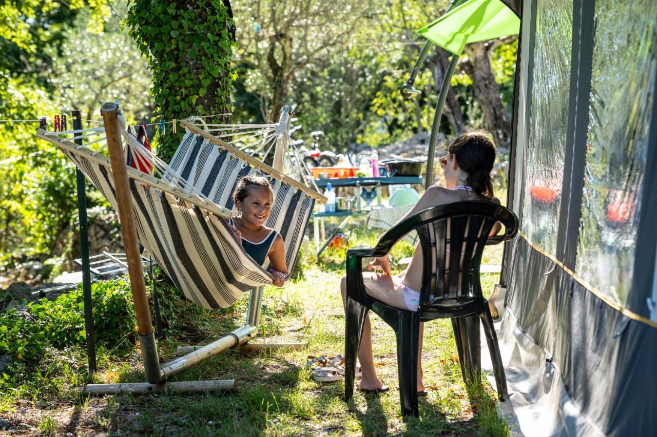 Charmant Camping Familiale 3 Etoiles Vue 360 Plage Piscine A Debordement Empl Xxl Labeaume Exterior photo